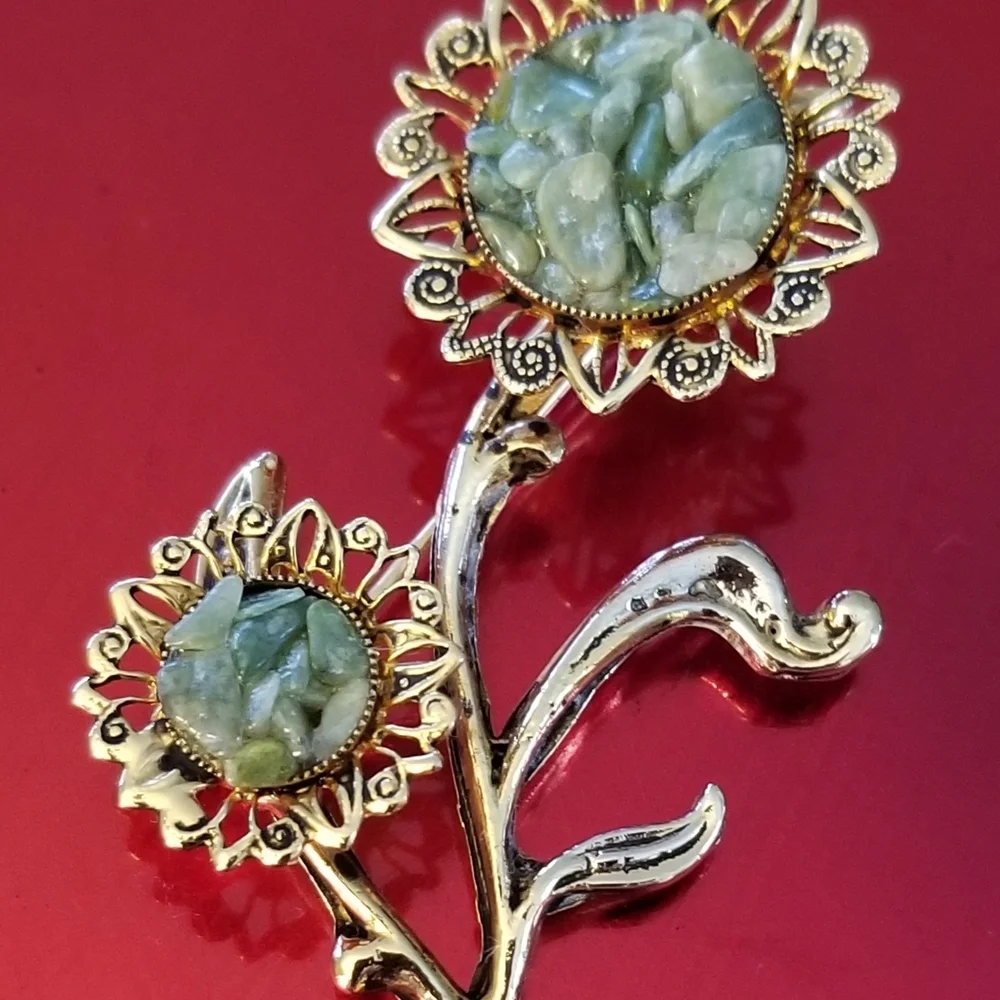 Vtg 1960s BSK Signed Asian Series Jade Chip Flower Brooch Gold Tone Branch